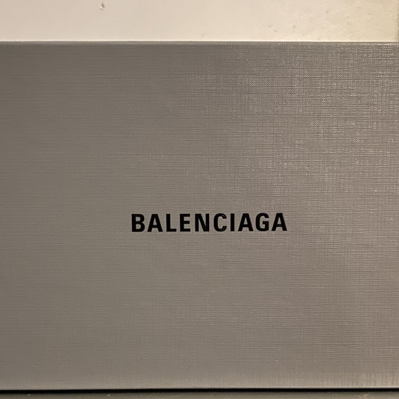 Balenciaga - Picture 5 of 16